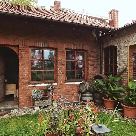 Pokoje Do Wynajecia Nowogrodziec Exterior foto